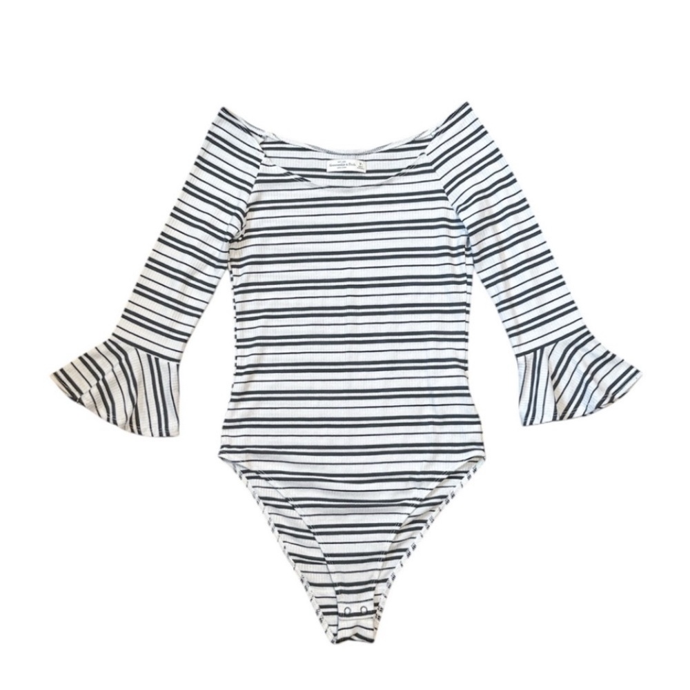 Abercrombie & Fitch black and white striped knit bodysuit w flare sleeves Sz.M